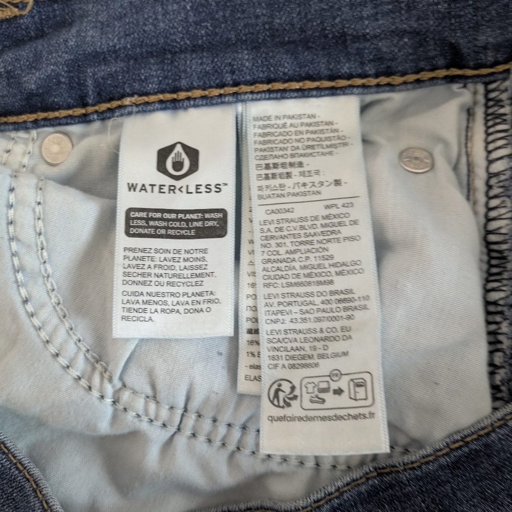 Levi's Jeans Women 28 Blue Denim Boyfriend Mid Rise Distressed Med Wash Ankle - Picture 9 of 12